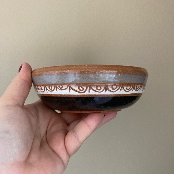 2 Tonala Mexican Pottery Bowls, marked by the maker, grey, tan, cream, brown - Picture 3 of 8
